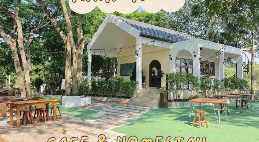 Rain Tree Cafe & Homestay - Image 1