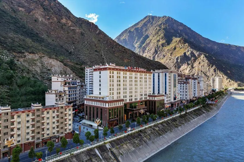 Lanfeng Hotel - Image 1