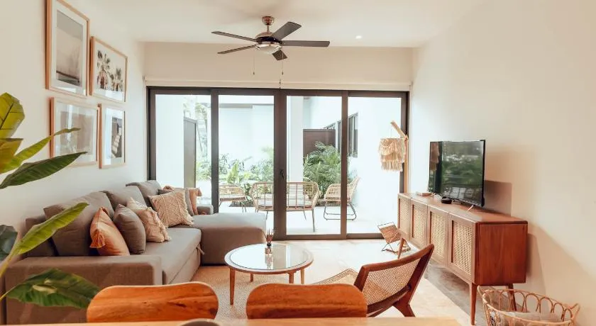 Stylish Luxury Condo in the heart of Playa - Image 1