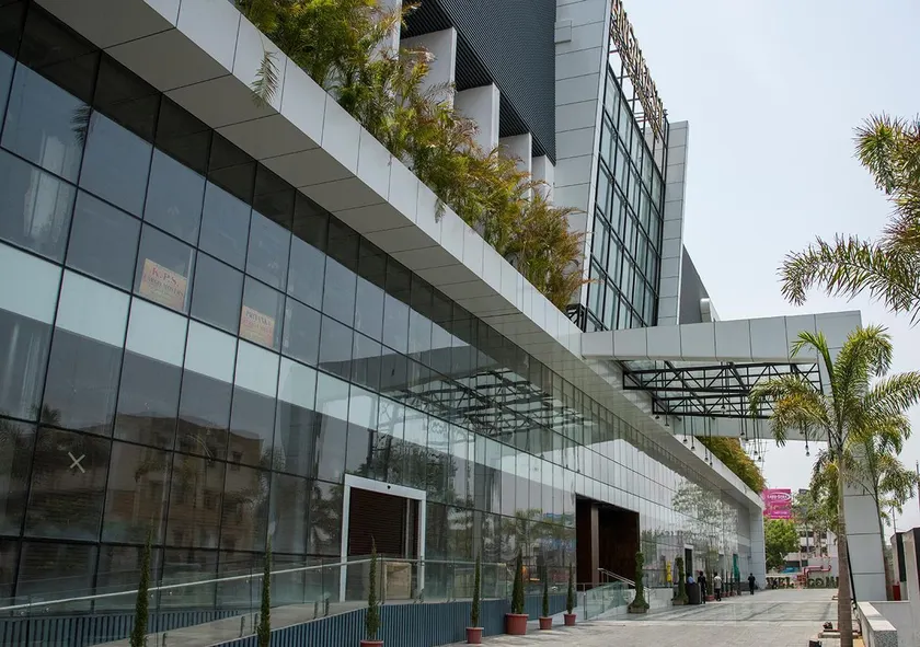Regenta Central Hotel & Convention Centre Nagpur - Image 1