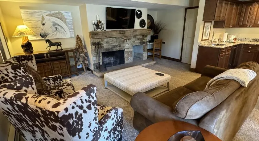 Updated 2Br Plus Loft Condo on Shuttle Route! Sleeps 8 & Kids Ski Free condo - Image 1