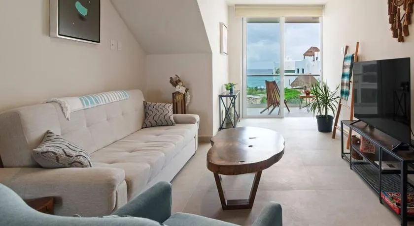Oceanfront Seahorse Private Rooftop Terrace With Hot Tub Beach Access 11 Pools - Image 1