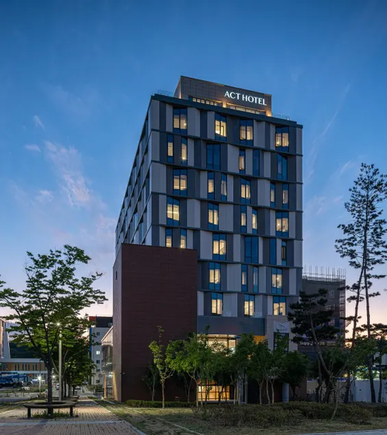 Act Hotel - Image 1