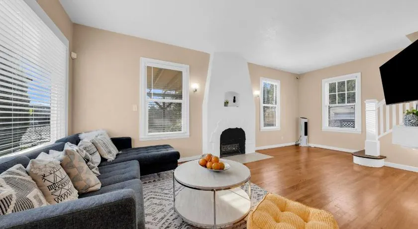 Quiet & Spacious 3BR Oakland House - Image 1