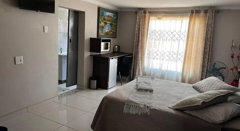 Boitshepo Guest House - Image 1