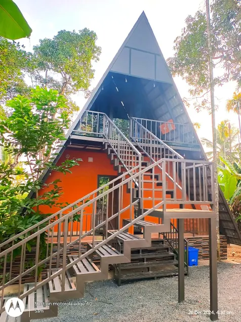 Goldenpeak Estate-Homestay-3Bed-A frame Holiday Home - Image 1