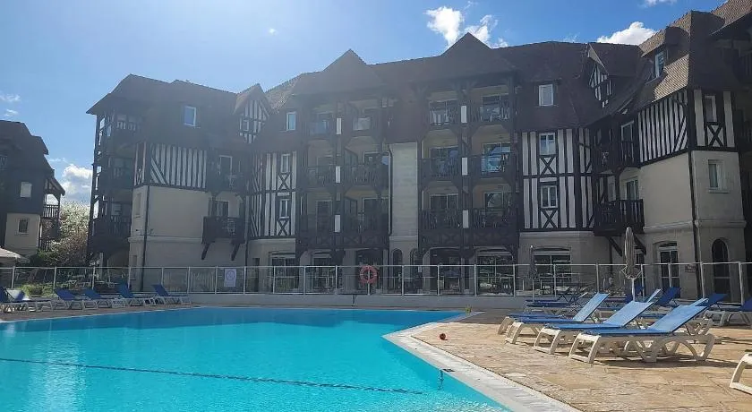 Appartement Cosy Deauville Centre Piscine Été Parking Privé - Image 1