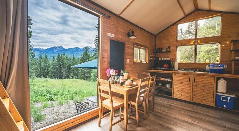 Goonieland Backcountry Sauna & Stays - Image 1