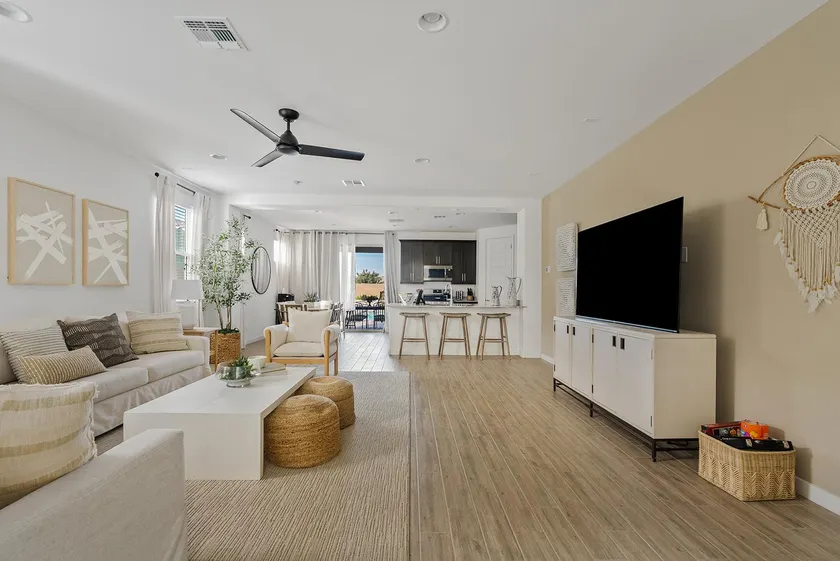 Luxe Queen Creek Home with Pool, Yard, Work Station - Image 1