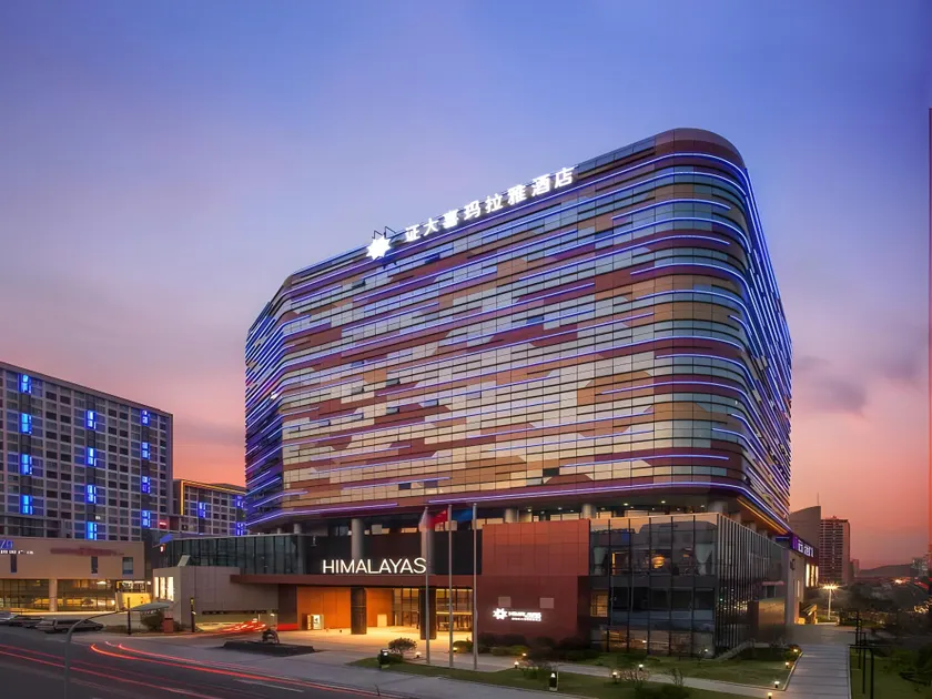Himalayas Qingdao Hotel - Image 1