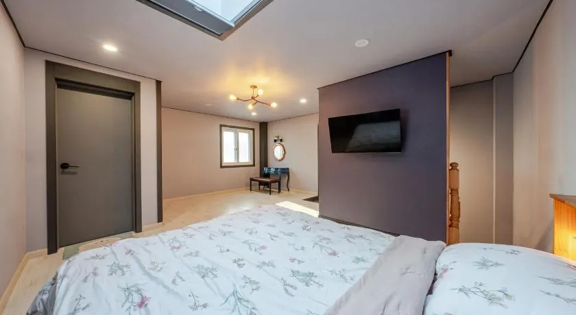 Yeonorang Park Pool Villa in Pohang - Image 1