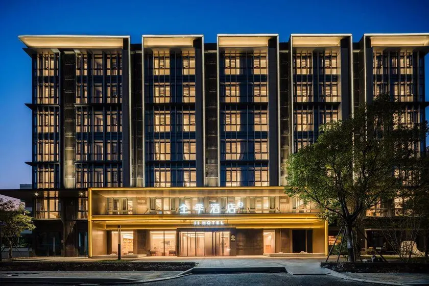 JI Hotel - Image 1