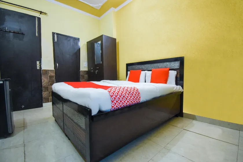 OYO 69940 Hotel Aditya Inn - Image 1