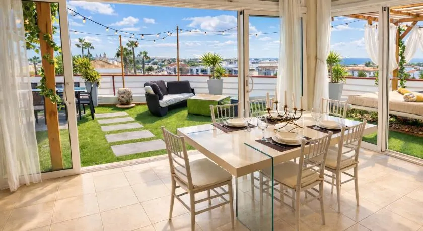 Penthouse with Private Rooftop & Seaview - Image 1