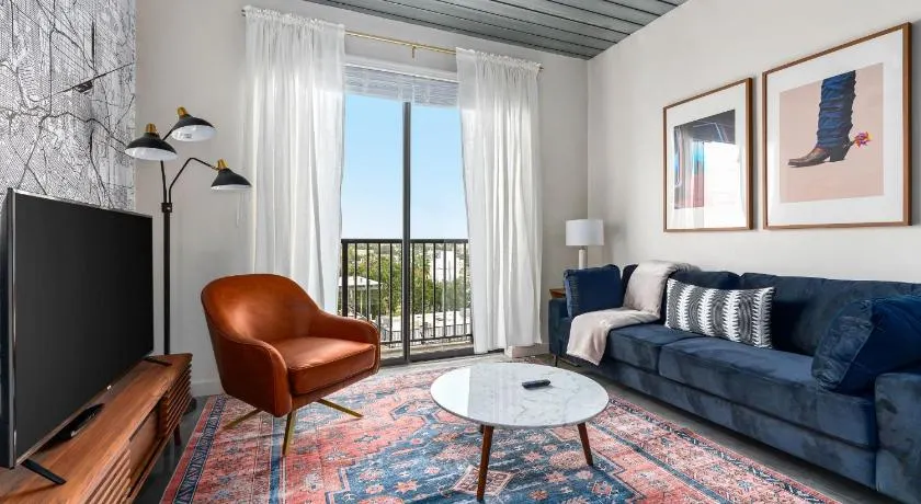 Lodgeur Midtown, Houston - close to Downtown & Texas Medical Center - Image 1