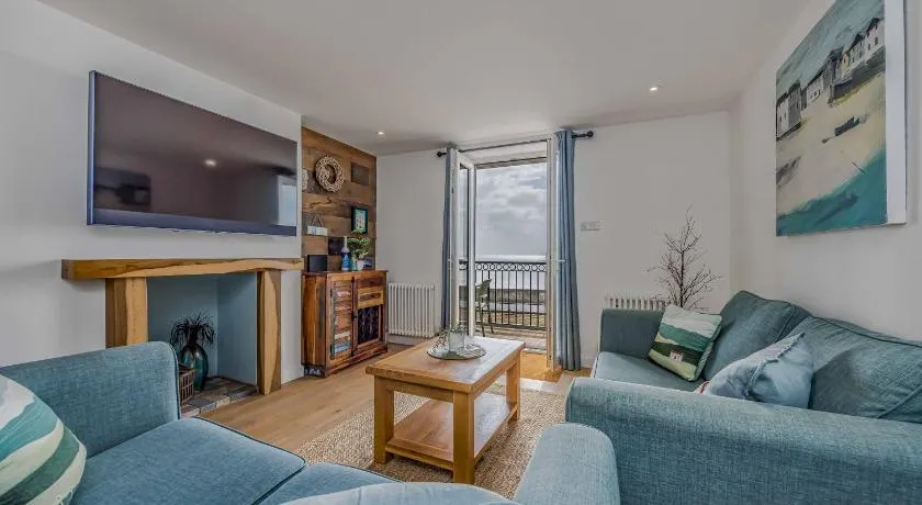 Tasteful, Seafront Family Flat - Pass the Keys - Image 1