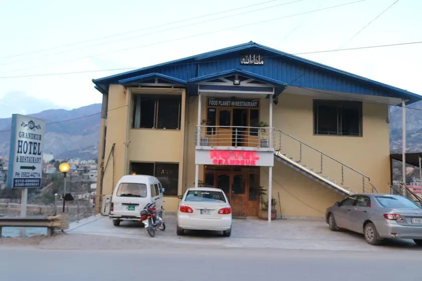Grandeur Hotel - Image 1