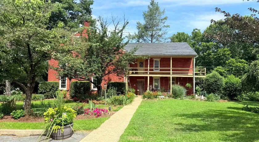 HIllside Farm B & B - Image 1