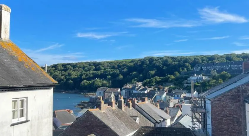 Seapink, Kingsand; luxury Cornish cottage with seaviews, bbq & paddleboards - Image 1