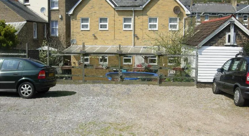 Longfield Guest House - Image 1