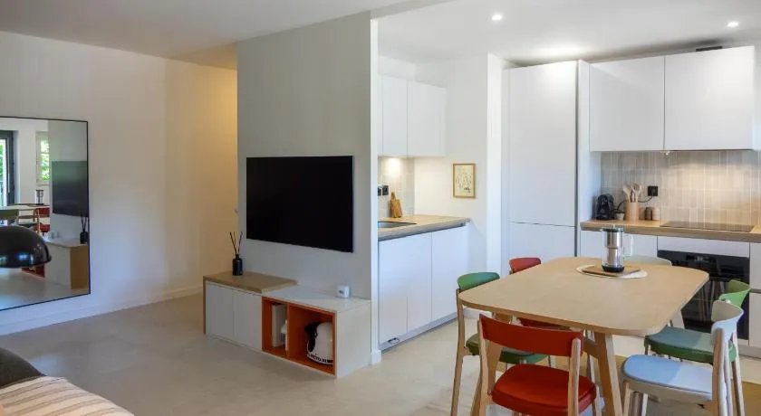 Appartement Design classé 3 étoiles avec Terrasse & Parking Privé - Hyper Centre Orléans - Image 1
