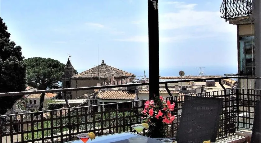 La Petite Maison - Image 1