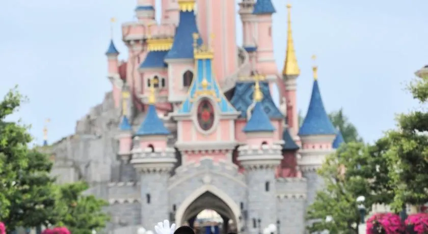 Disney 4 min, from 4 to 14 Guests, 4 bedrooms, free parkings, 100 m2 - Image 1