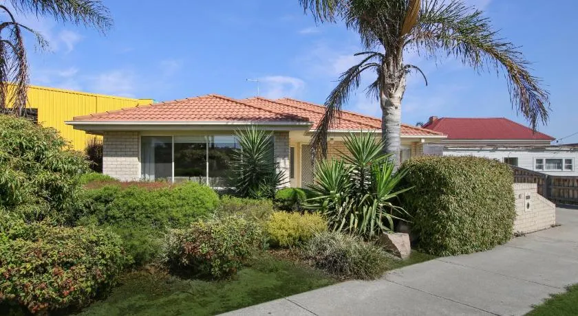 Tondo - Lakes Entrance Getaway - Image 1