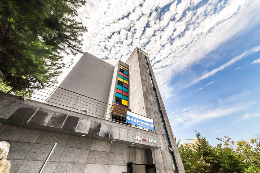 Line Plus Hotel - Image 1