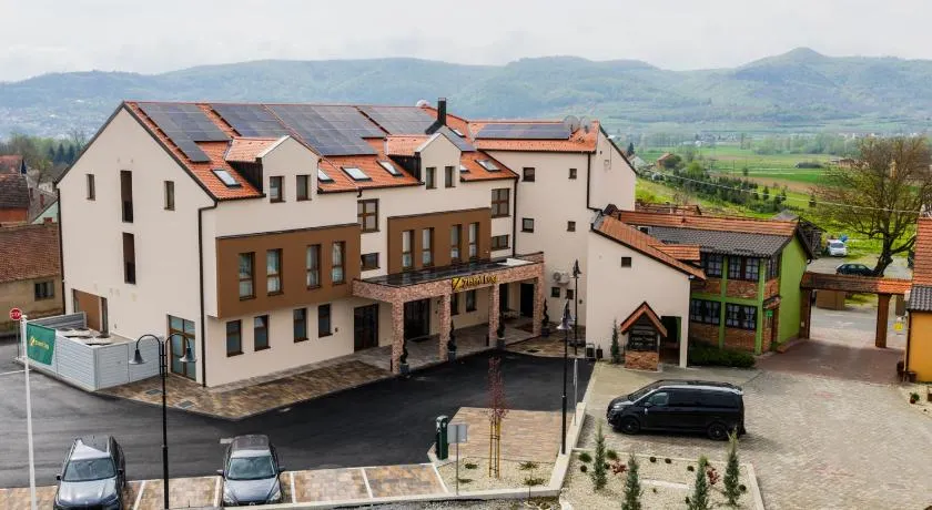 Difuzni hotel Zlatni Lug - Image 1