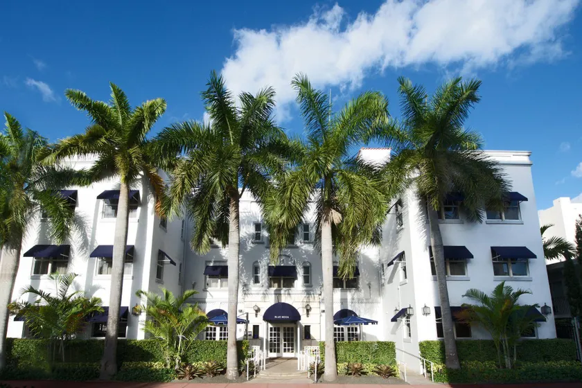 Blue Moon Hotel - Image 1