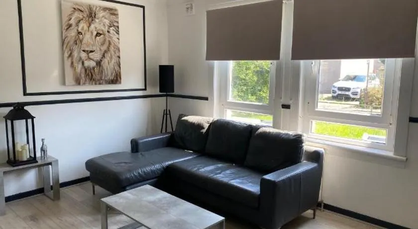 Edinburgh 2 bedroom ground floor apartment - Image 1