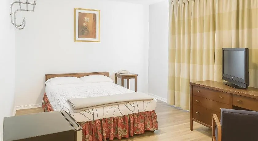 Economy Inn - Image 1