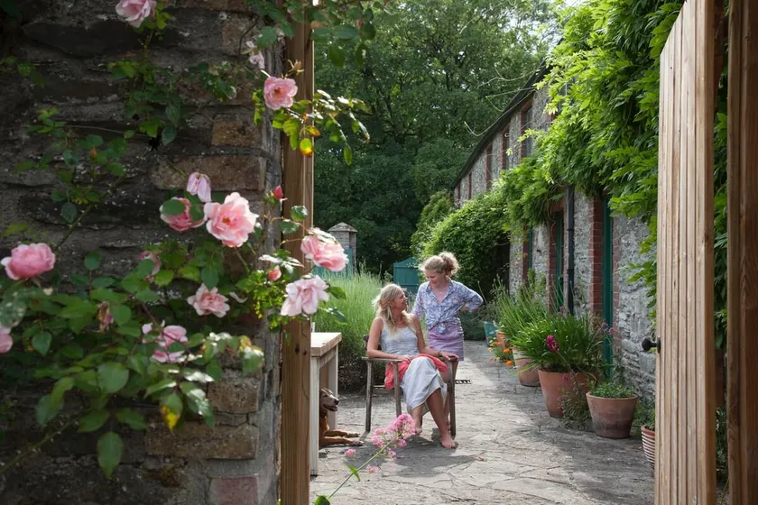 Luxury 18th Century Georgian Stable Yard House - Image 1