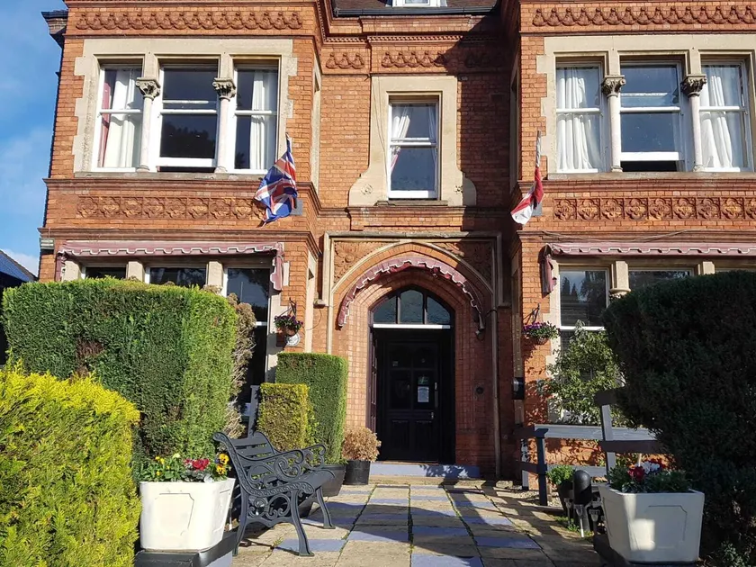 The Lismore Hotel - Image 1
