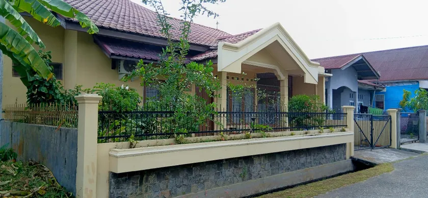 Gestur First House Syariah Hostel - Image 1