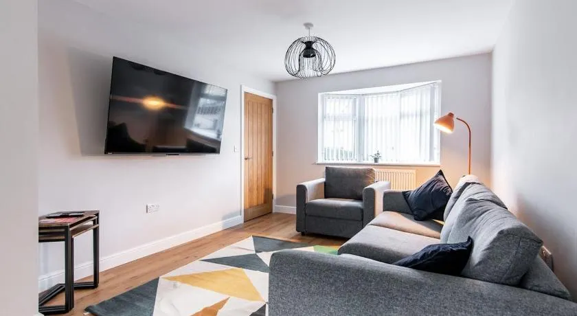 3-Bed House - Ideal for Contractors and Families - Image 1
