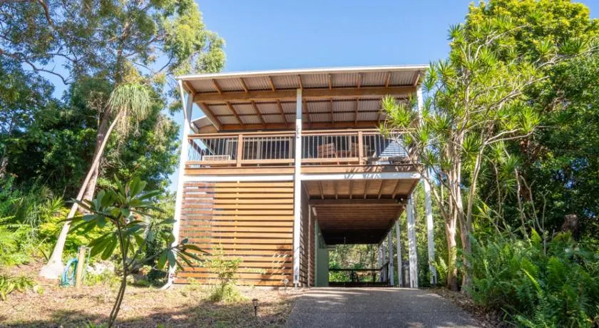 Treeside - Sleeps 6 - Image 1