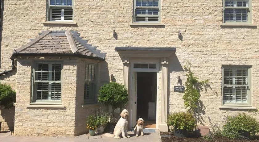 Oliver's Studio at Oliver's Yard - Image 1