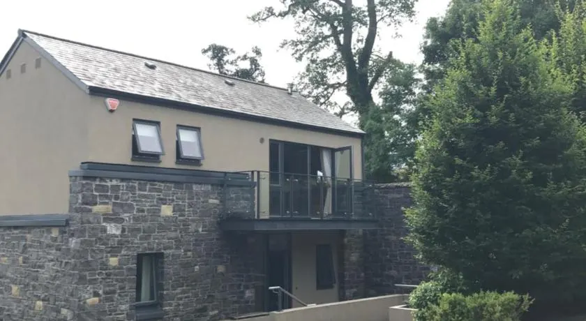 Holiday Home On Farnham Estate - Image 1
