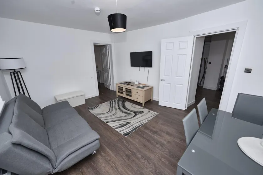 Aylesbury Apartment 1 with free parking - Image 1