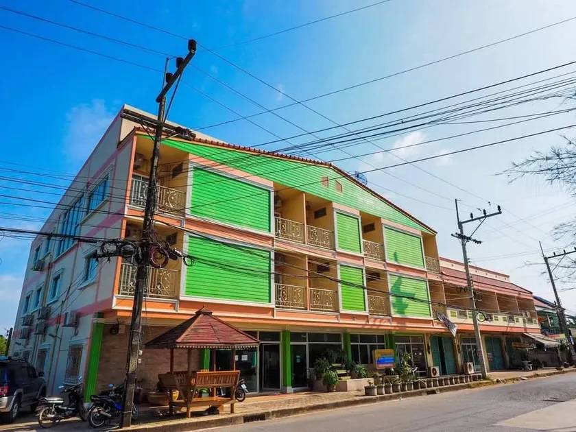 Sealight Hotel - Image 1