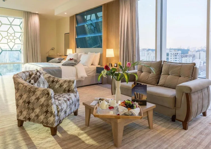 Al Mansour Suites Hotel - Image 1