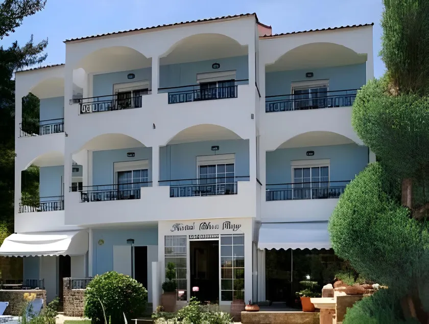 Blue Bay Hotel - Image 1