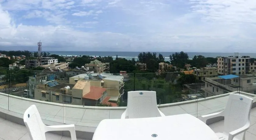 Contemporary Seaview Apartment in Flic en Flac + pool - Image 1