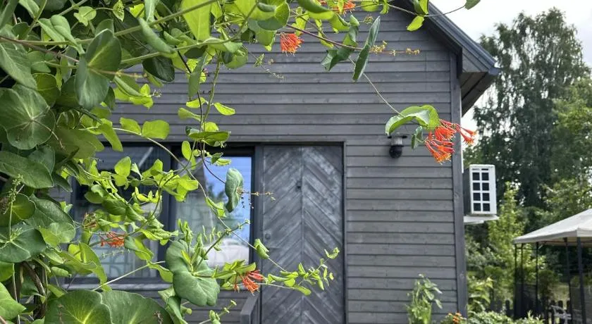 Amazing little house on an island with garden - Image 1