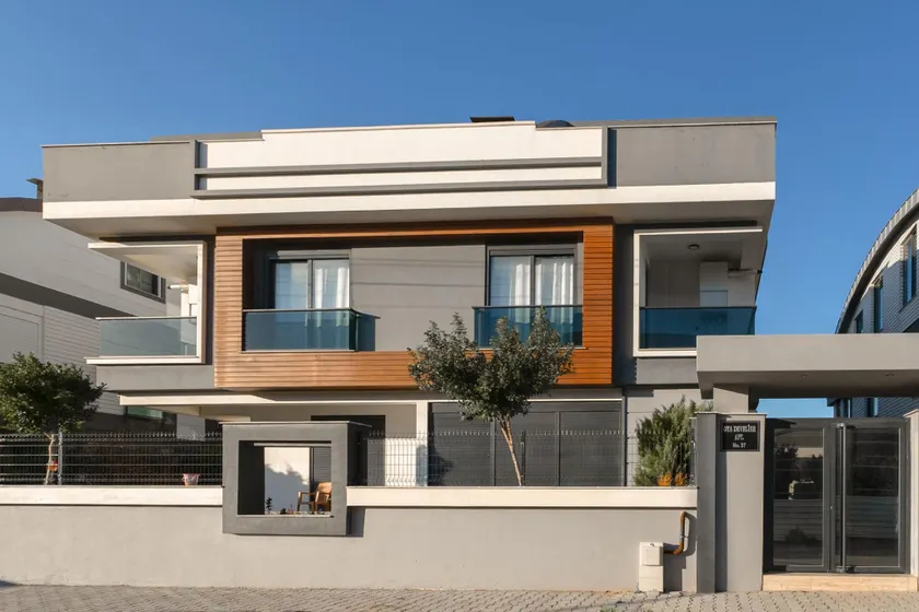 Duplex w Balcony, Terrace 5 min to Beach - Image 1