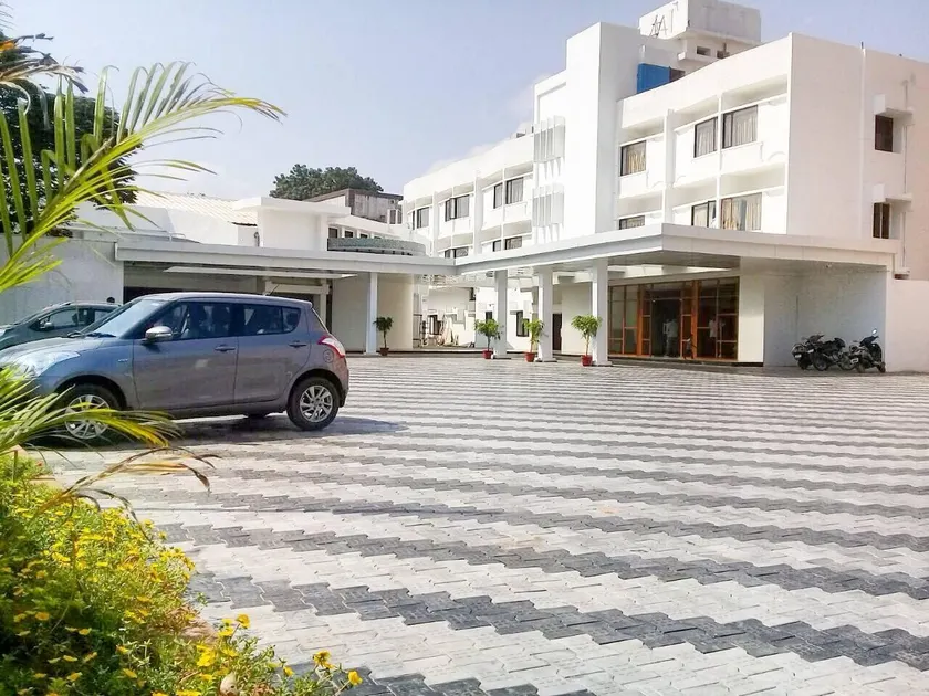 Arcot Woodlands Hotel - Image 1