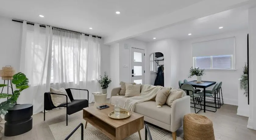 Modern 2BR Apt Near Downtown Ottawa FREE PARKING - Image 1
