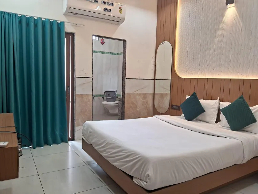 SHREE KATHIYAWADI HOTEL - Image 1